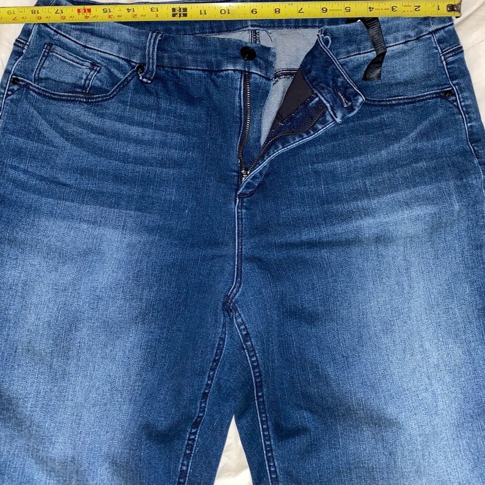 New Chicos embellished Capri jeans NWOT